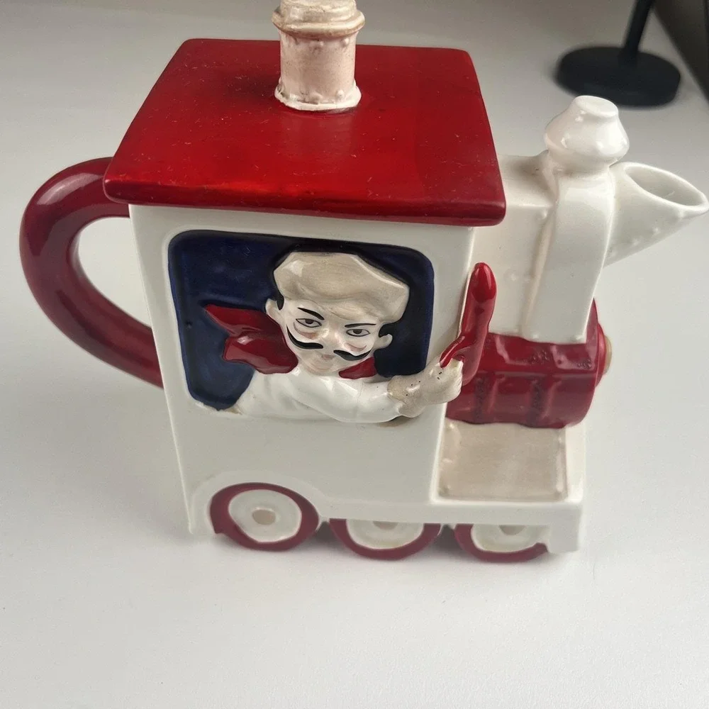 Circus Train Engine David Straus for Sigma the Tastesetter Tea Pot Japan